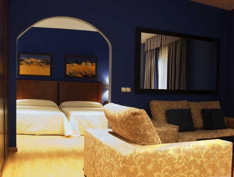 Hotel Ciudad del Renacimiento Baeza Habitación foto